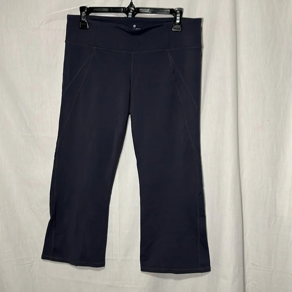 women's gray Athleta Flared Power Ananda Capris size medium
